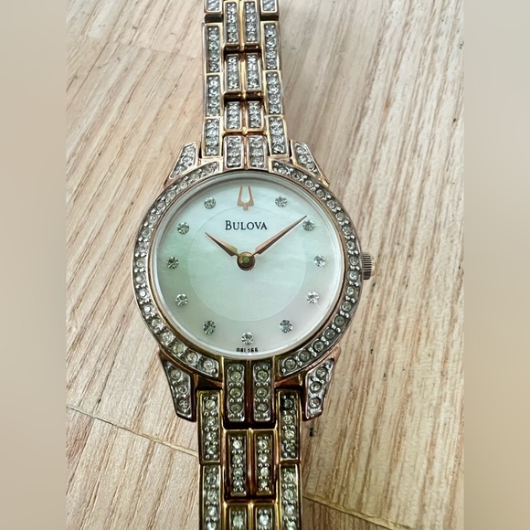 Bulova Accessories - Bulova ladies rose gold tone crystal studded dress watch NEW BATTERY